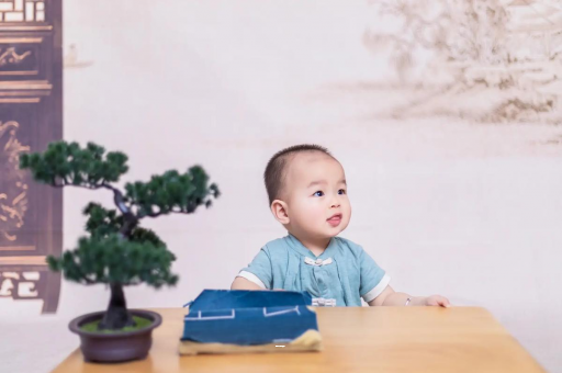 绵阳宝宝什么时候攒肚